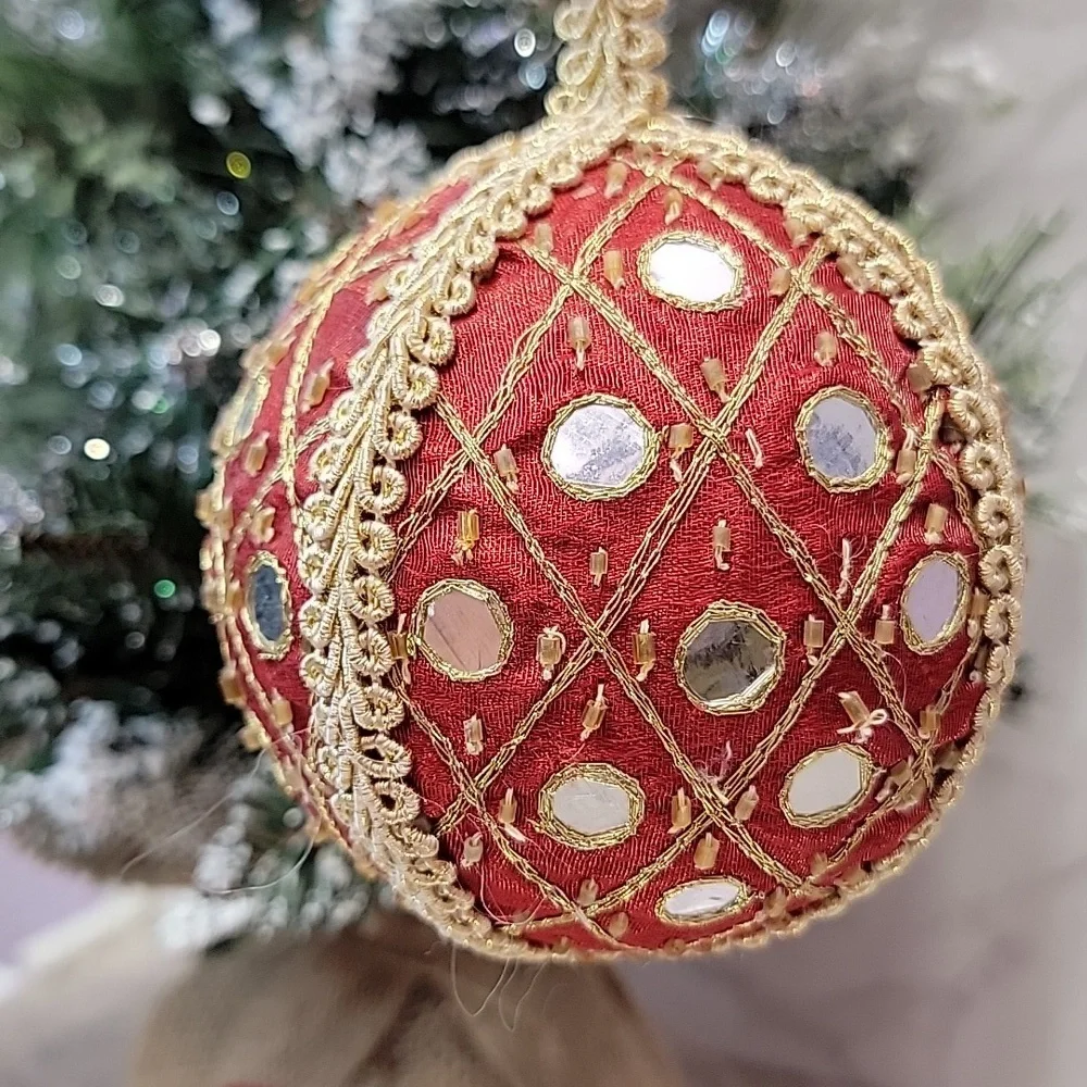 Large Vintage red fabric ornament with beads & mirrors - Picture 2 of 5